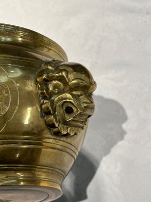 Deux brûle-parfums en bronze, un sur socle et trois vases, marque de Xuande, 19/20ème — photo 7