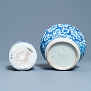Deux brûle-parfums en porcelaine de Chine en bleu et blanc, 19ème — photo 7