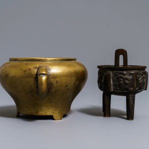Deux brûle-parfums tripods en bronze, Chine, 17/18ème — photo 3