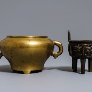 Deux brûle-parfums tripods en bronze, Chine, 17/18ème — photo 4