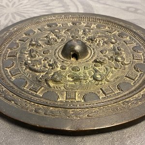 Deux brûle-parfums, un vase et un miroir en bronze, Chine, Ming et après — photo 17