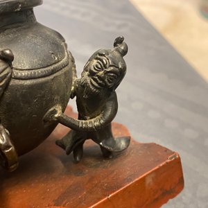 Deux brûle-parfums, un vase et un miroir en bronze, Chine, Ming et après — photo 34