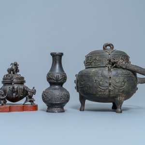 Deux brûle-parfums, un vase et un miroir en bronze, Chine, Ming et après — photo 5