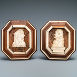 Deux bustes de la Vierge et de Christ en os sculpté, 19ème — photo 1