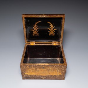 Deux cabinets miniatures et un coffret en laque noire et dorée, Canton, Chine, 19ème — photo 7