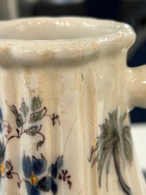 Deux cafetières couvertes en faïence polychrome italienne, Pesaro, 18ème — photo 2