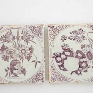 Deux carreaux aux décors florales, Moustiers, France, 17ème — photo 1