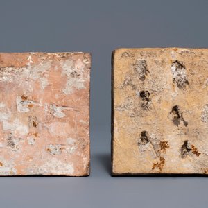 Deux carreaux aux médaillons figurants personnages, Nevers, France, 17ème — photo 2