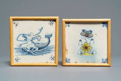 Deux carreaux en faïence de Delft bleu et blanc et polychrome, 17ème