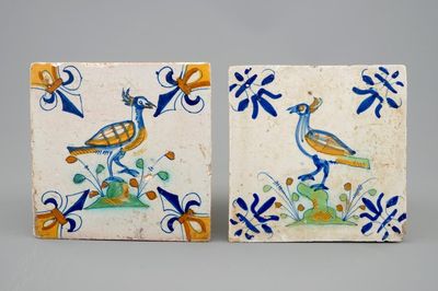 Deux carreaux polychromes aux décors d'oiseaux, 17ème