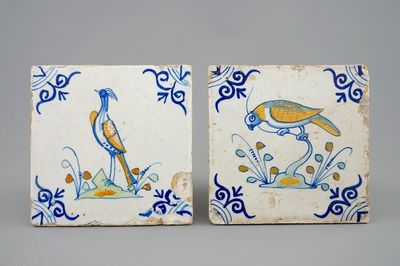 Deux carreaux polychromes aux décors d'oiseaux, 17ème