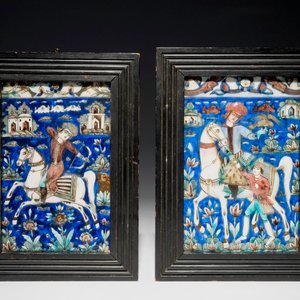 Deux carreaux Qajar aux décors en relief, Iran, 19ème — photo 1