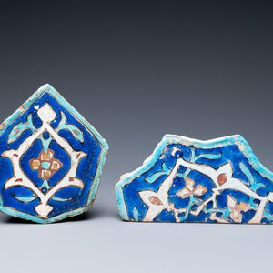 Deux carreaux timourides de type 'cuerda seca', Khargird, Nord-Est d'Iran, milieu du 15ème — photo 1