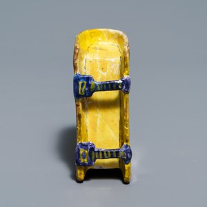 Deux chauferettes miniatures et un modèle d'une coquille en faïence de Delft, 18ème — photo 4