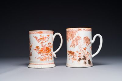 Deux chopes en porcelaine de Chine en rouge de fer et doré, Yongzheng/Qianlong