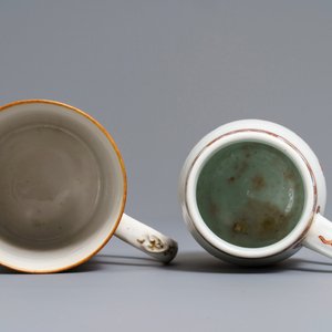 Deux chopes en porcelaine de Chine famille rose et à décor mandarin, Qianlong — photo 6