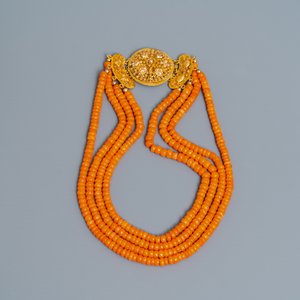 Deux colliers de perles en corail rouge aux serrures en or, Pays-Bas, 19/20ème — photo 2
