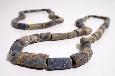 Deux colliers de perles tubulaires en lapis lazuli, Culture Chavin, Pérou, 9/2ème av. J.‑C.