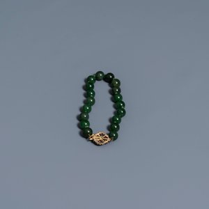 Deux colliers et un bracelet en jade vert épinards, Chine, 20ème — photo 3