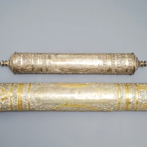 Deux conteneurs d'encens de forme cylindrique en argent partiellement doré, Tibet ou Népal, 19ème — photo 2