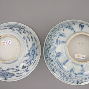 Deux coupes en porcelaine de Chine, bleu et blanc, dynastie Ming — photo 3