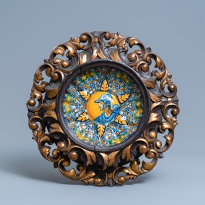 Deux crespinas en majolique italienne polychrome dans leurs cadres en bois sculpté, Faenza et Montelupo, 16/17ème — photo 2