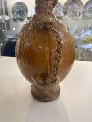 Deux cruches bellarmines et une gourde de pélerin en grès allemand, 17ème — photo 6