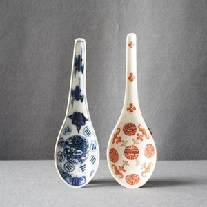 Deux cuillères en porcelaine de Chine en bleu et blanc et en rouge de fer, marque et époque de Daoguang et de Guangxu — photo 5