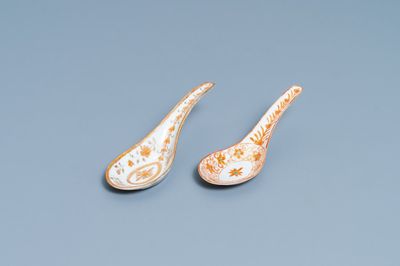 Deux cuillères en porcelaine de Chine Lai Nam Thong pour le marché thai, 19ème