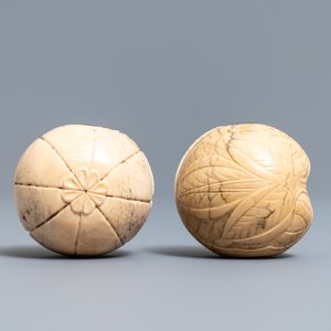 Deux diptyques en forme de boule en ivoire sculpté, Dieppe, France, 18/19ème — photo 2