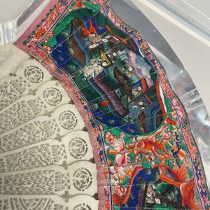 Deux éventails chinois de Canton en laque et papier peint, montés en plexi, 19ème — photo 13