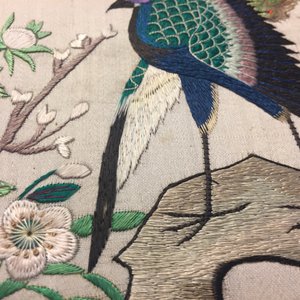 Deux éventails en soie brodée et ivoire de type pien mien, 18/19ème — photo 16
