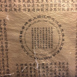 Deux éventails en soie brodée et ivoire de type pien mien, 18/19ème — photo 21