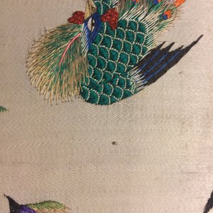 Deux éventails en soie brodée et ivoire de type pien mien, 18/19ème — photo 35