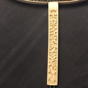 Deux éventails en soie brodée et ivoire de type pien mien, 18/19ème — photo 8