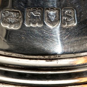 Deux faisans en argent, une cloche de table et une paire de cassolettes en marbre, 19/20ème — photo 8