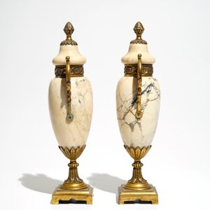 Deux faisans en argent, une cloche de table et une paire de cassolettes en marbre, 19/20ème — photo 10
