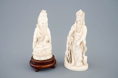 Deux figures de Boddhisatve en ivoire sculpté, vers 1920