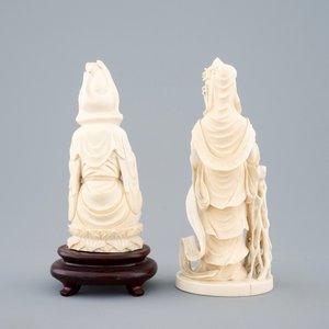 Deux figures de Boddhisatve en ivoire sculpté, vers 1920 — photo 4
