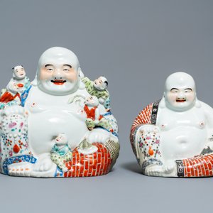 Deux figures de Bouddha en porcelaine de Chine famille rose, 19/20ème — photo 2