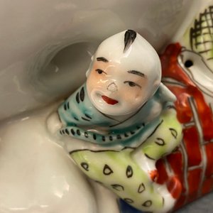 Deux figures de Bouddha en porcelaine de Chine famille rose, 19/20ème — photo 8