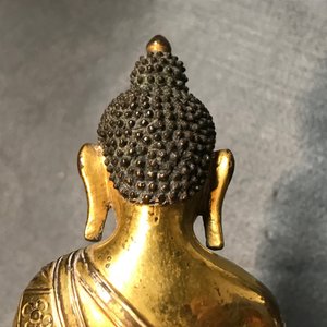Deux figures de Bouddha Shakyamuni et d' Avalokitesvara en bronze doré, Sino-Tibet, 18/19ème — photo 18