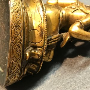 Deux figures de Bouddha Shakyamuni et d' Avalokitesvara en bronze doré, Sino-Tibet, 18/19ème — photo 32