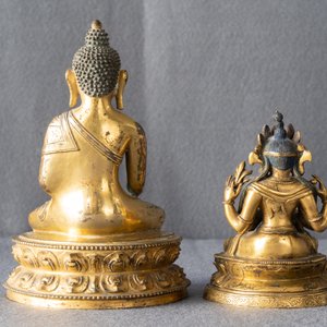 Deux figures de Bouddha Shakyamuni et d' Avalokitesvara en bronze doré, Sino-Tibet, 18/19ème — photo 9