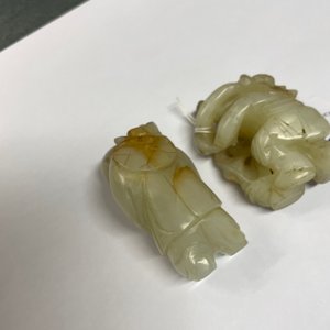 Deux figures de garçons en jade céladon sculpté, Chine, 19/20ème — photo 11