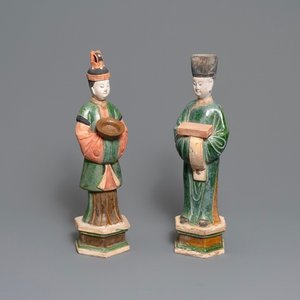 Deux figures de tombeau en terre cuite polychromé, Chine, Ming — photo 1