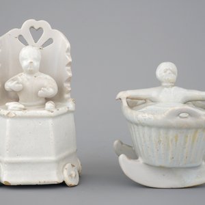 Deux figures d'enfants en blanc de Delft, 18ème siècle — photo 2