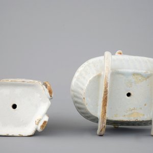 Deux figures d'enfants en blanc de Delft, 18ème siècle — photo 7