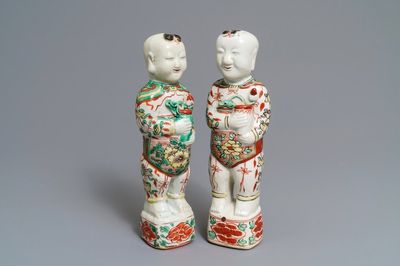 Deux figures des frères Hoho en porcelaine de Chine famille verte, Kangxi
