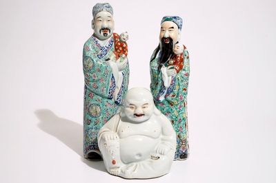 Deux figures d'immortels et un Bouddha en porcelaine de Chine famille rose, 19/20ème